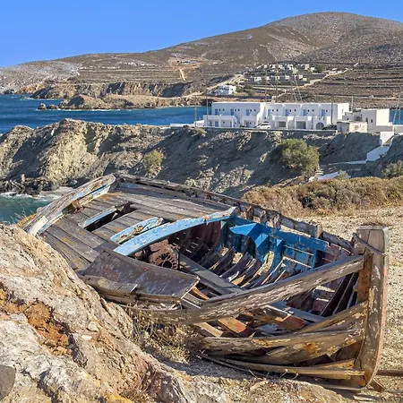 Onar & Villa Karavostasis (Folegandros)