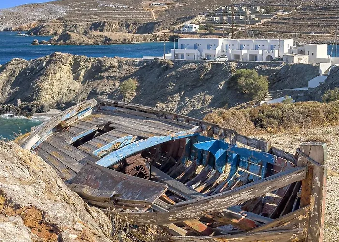 Onar & Willa Karavostasis (Folegandros)