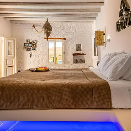 Onar Suites&villas Karavostasis (Folegandros)