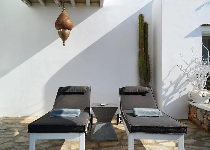 Onar & Karavostasis (Folegandros)